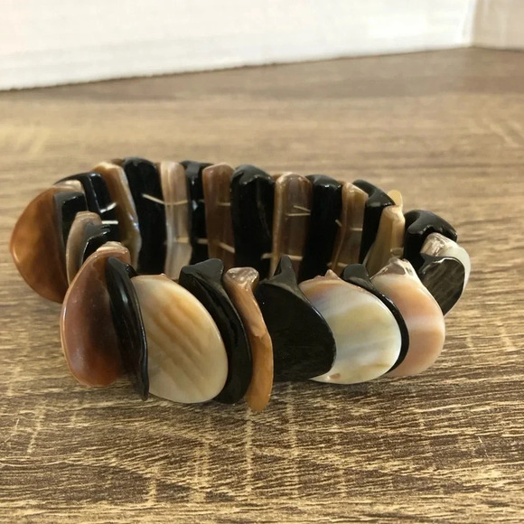 Boho  Shell Stretch Bracelet - Picture 1 of 8